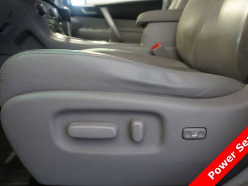 Used 2013 Toyota Highlander SE AWD/4WD image 6