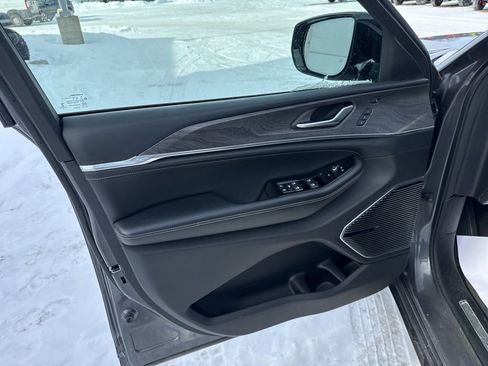 Used 2021 Jeep Grand Cherokee L Overland w/ Luxury Tech Group IV image 12