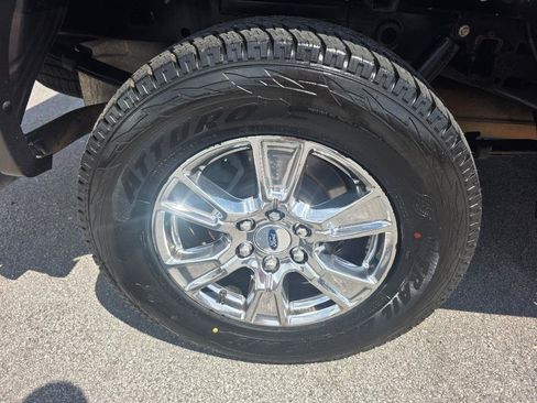 Used 2015 Ford F150 Lariat w/ Equipment Group 502A Luxury AWD/4WD image 21