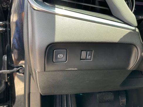 Used 2022 Buick Enclave Essence w/ LPO, Floor Liner Package AWD/4WD image 9