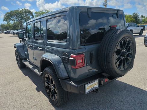 Used 2025 Jeep Wrangler Unlimited Sahara AWD/4WD image 8