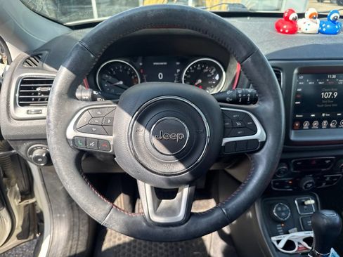 Used 2018 Jeep Compass Trailhawk w/ Leather Interior Group AWD/4WD image 9