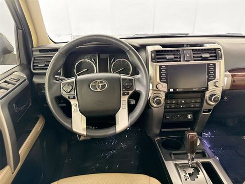 Used 2022 Toyota 4Runner Limited AWD/4WD image 31