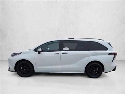 New 2026 Toyota Sienna XLE Woodland Edition AWD/4WD image 5