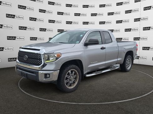 Used 2018 Toyota Tundra SR5 RWD image 2