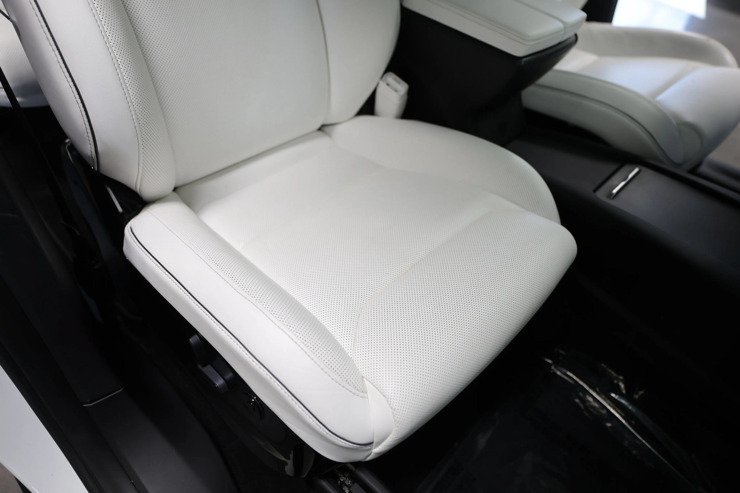 Used 2016 Tesla Model X Performance AWD/4WD image 35