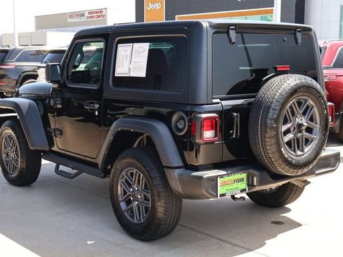 Used 2024 Jeep Wrangler Sport AWD/4WD image 4
