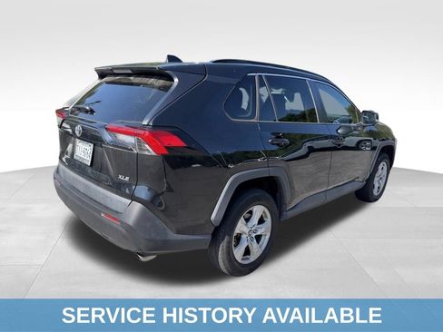 Used 2020 Toyota RAV4 XLE FWD image 4