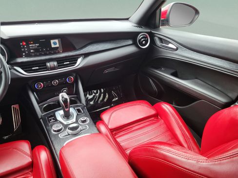 Used 2023 Alfa Romeo Stelvio Sprint RWD image 33