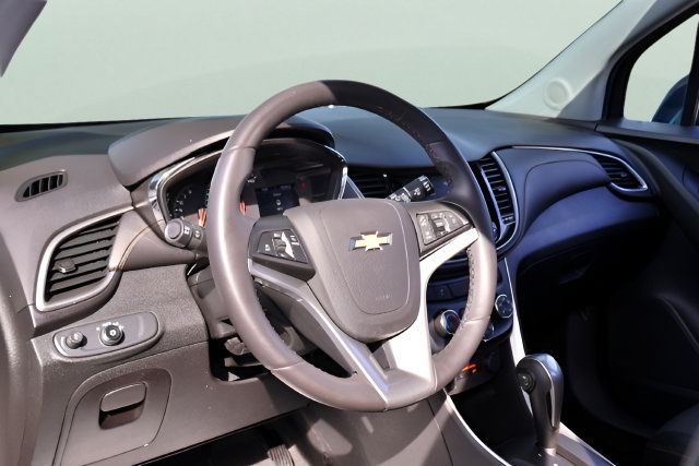 Used 2020 Chevrolet Trax LT w/ Driver Confidence Package AWD/4WD image 10