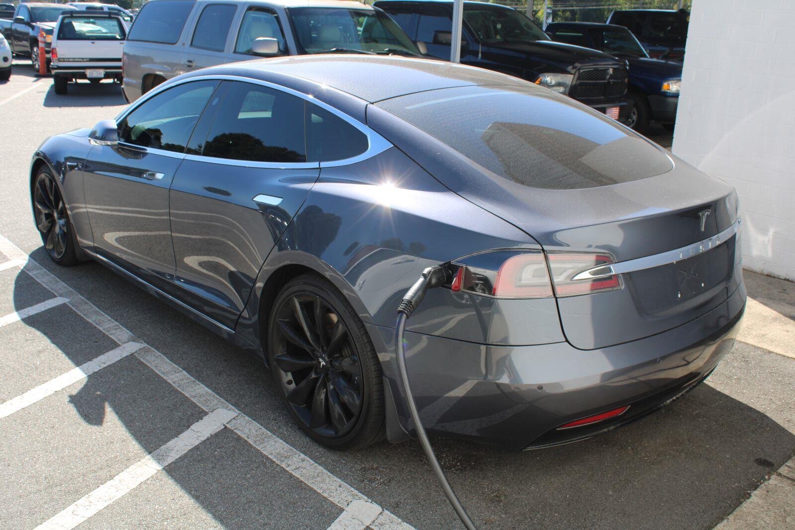 Used 2020 Tesla Model S Long Range Plus AWD/4WD image 4