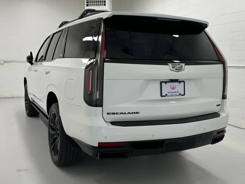 Used 2024 Cadillac Escalade Sport w/ LPO, ONYX Package image 8