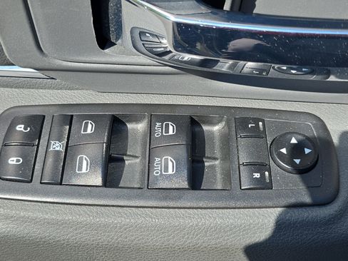Used 2019 RAM 1500 Classic SLT RWD image 26