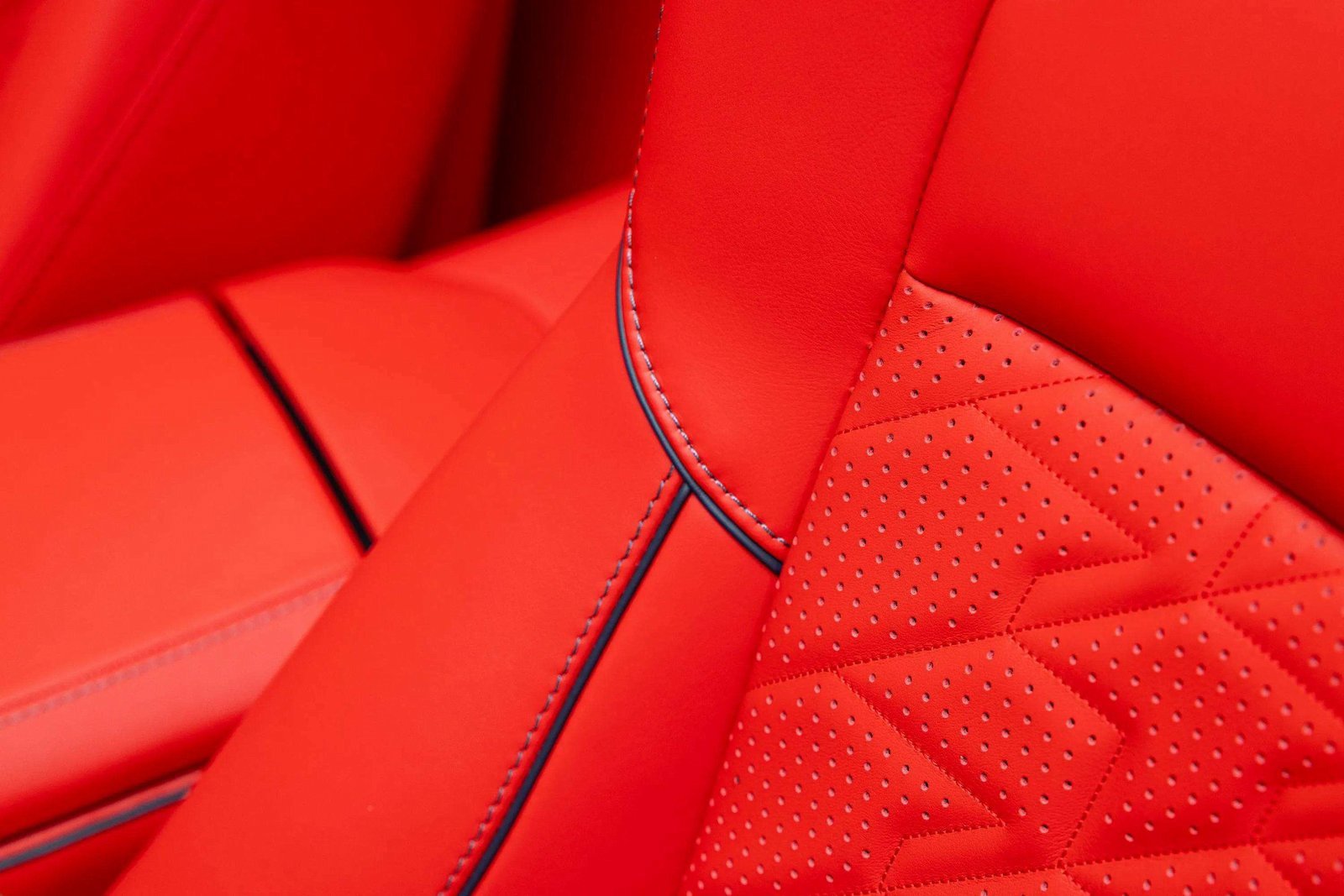 New 2026 Aston Martin Vanquish Convertible RWD image 61