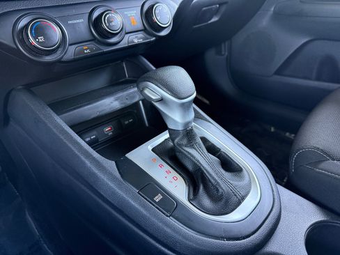 Used 2022 Kia Forte LXS FWD image 18