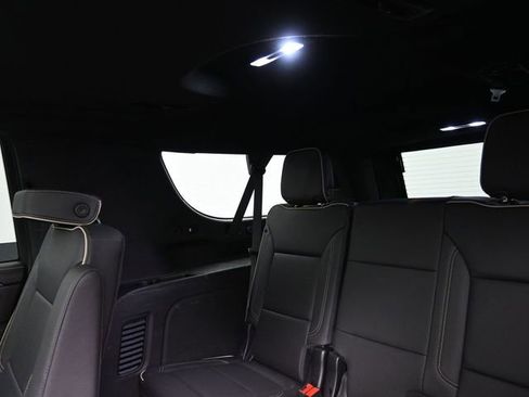 Used 2024 Chevrolet Suburban Premier w/ Premium Package 2 AWD/4WD image 24