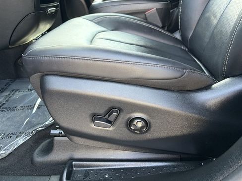 Used 2025 Chrysler Pacifica Select FWD image 21