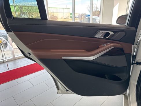 Certified 2025 BMW X7 xDrive40i w/ Premium Package image 37