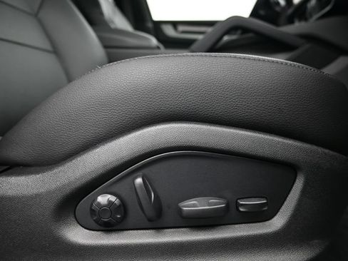 Certified 2026 Porsche Cayenne AWD/4WD image 14