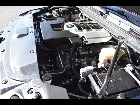 Used 2017 Cadillac Escalade Luxury image 45