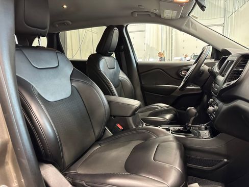 Used 2019 Jeep Cherokee Latitude Plus w/ Cold Weather Group image 32