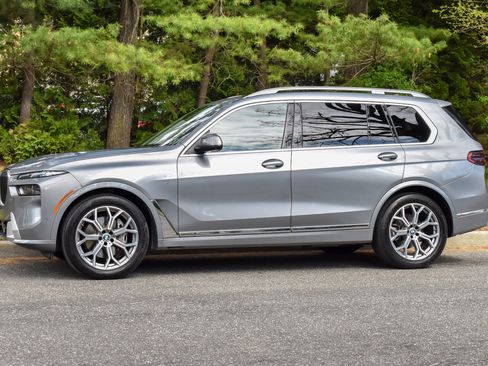 Used 2025 BMW X7 xDrive40i AWD/4WD image 4