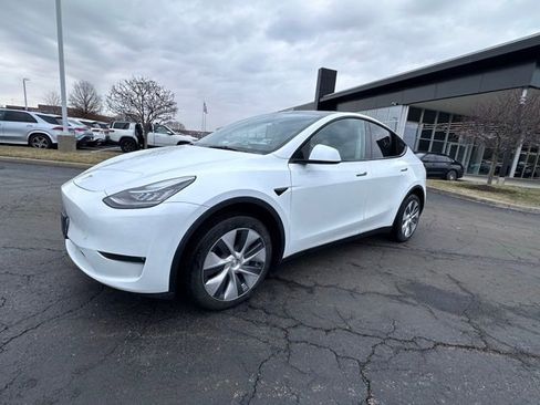 Used 2023 Tesla Model Y Long Range image 3
