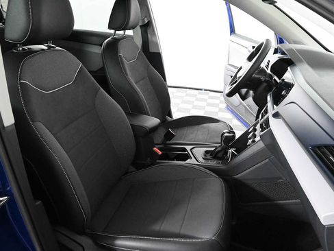 Certified 2023 Volkswagen Taos SE FWD image 11