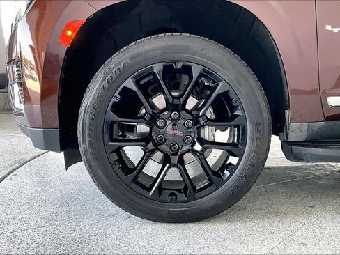 Used 2022 GMC Yukon SLT w/ SLT Luxury Package AWD/4WD image 10