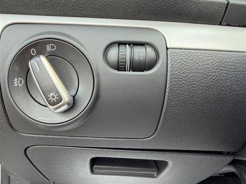 Used 2014 Volkswagen Eos Komfort FWD image 17