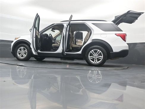 Used 2023 Ford Explorer XLT image 54