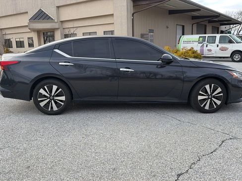 Used 2020 Nissan Altima 2.5 SV image 10