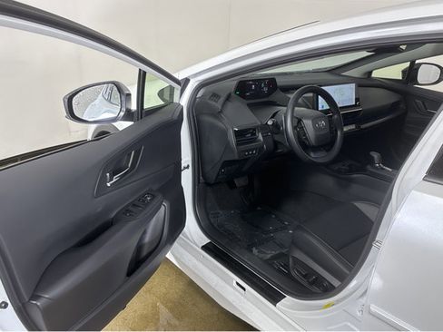 Used 2025 Toyota Prius AWD image 2
