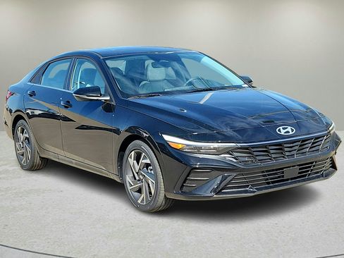 Certified 2025 Hyundai Elantra Limited image 1
