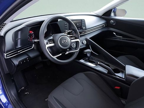 Used 2021 Hyundai Elantra SE image 27