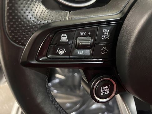 Used 2022 Alfa Romeo Stelvio Veloce image 21