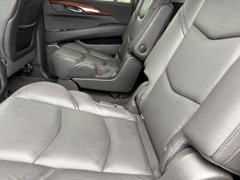 Used 2016 Cadillac Escalade ESV Premium image 18