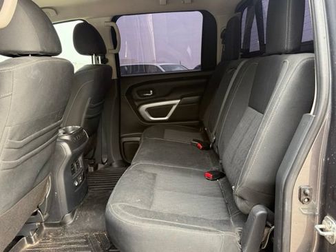 Used 2019 Nissan Titan SV w/ SV Convenience Package AWD/4WD image 16
