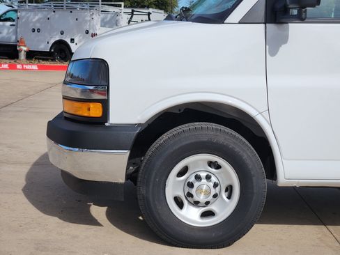 New 2025 Chevrolet Express 3500 w/ Power Convenience Package image 14