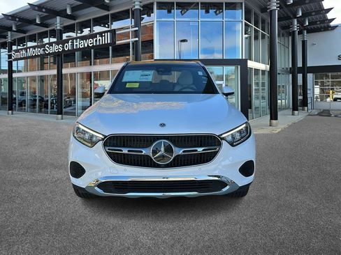 Used 2025 Mercedes-Benz GLC 300 4MATIC image 2