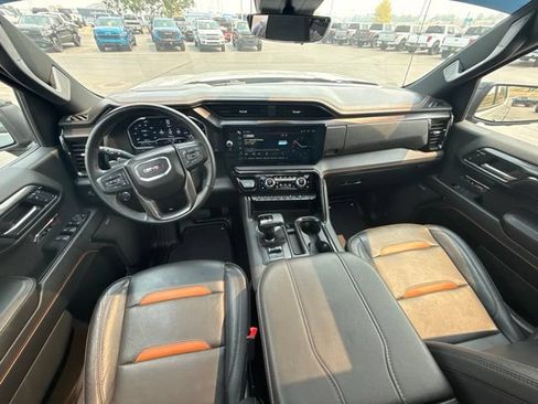 Used 2024 GMC Sierra 1500 AT4 w/ Technology Package AWD/4WD image 9