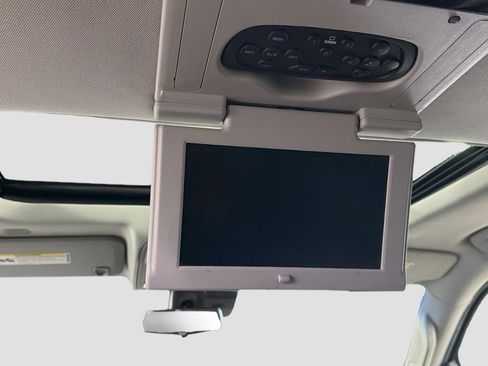 Used 2017 Cadillac Escalade Luxury AWD/4WD image 27