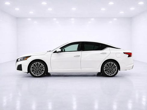 Used 2023 Nissan Altima 2.5 SL AWD/4WD image 2