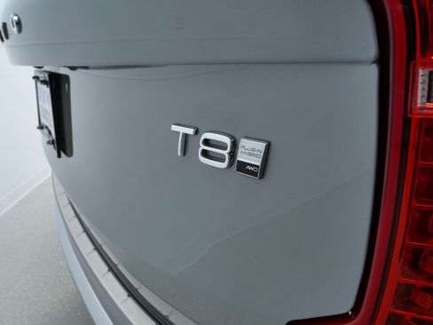 Used 2025 Volvo XC90 T8 Plus w/ Protection Package Premier AWD/4WD image 6