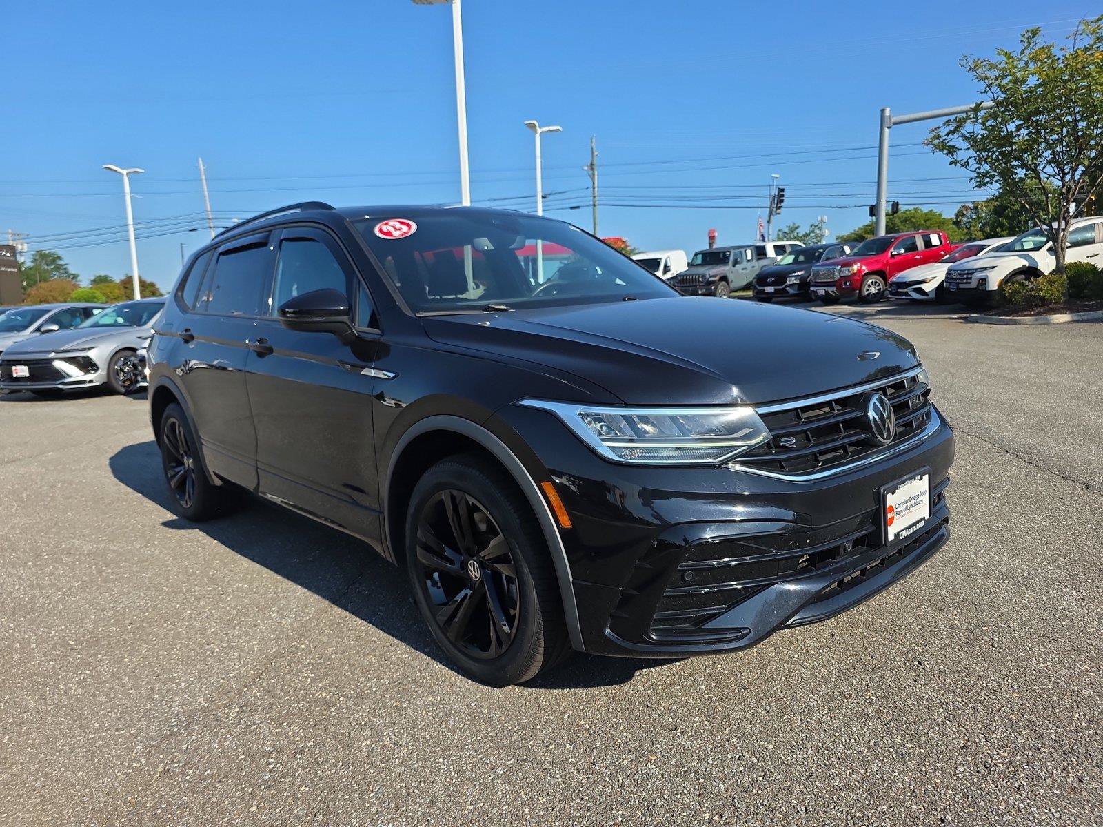 Used 2023 Volkswagen Tiguan SE R-Line FWD image 9