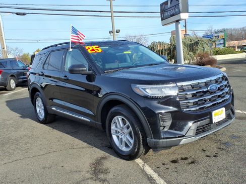 Used 2025 Ford Explorer Active image 1