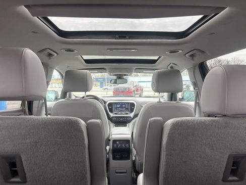 Used 2020 GMC Acadia SLT w/ Premium Package FWD image 9