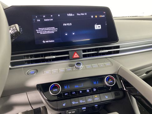 Used 2025 Hyundai Elantra SEL image 30