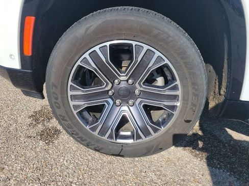 Used 2024 Jeep Wagoneer Series II w/ Flexible Seating Group image 27