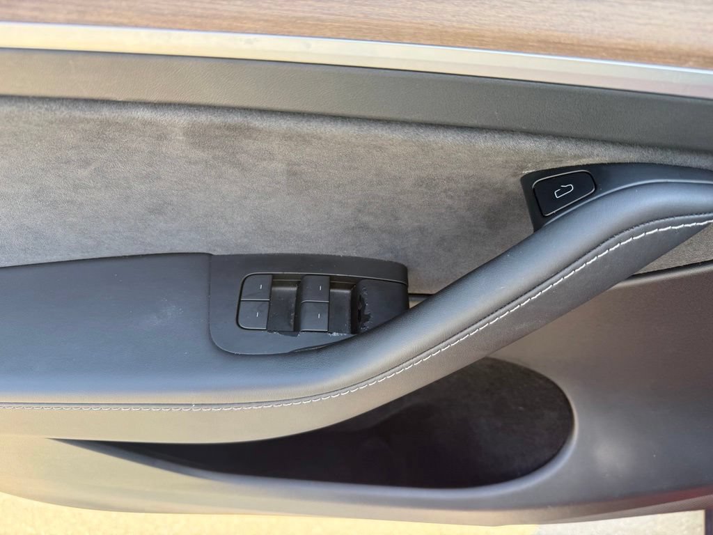 Used 2023 Tesla Model Y Long Range AWD/4WD image 28